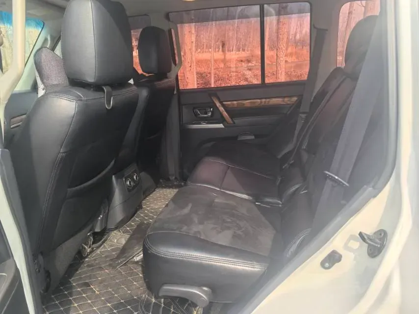 2019 Mitsubishi Pajero 3.0L 174HP V6 5AT,autocango,china used car exporter,china ev exporter,chinese used car exporter,chinese used ev exporter