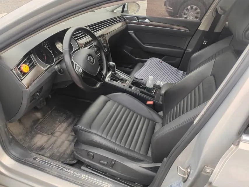 2018 Volkswagen Magotan 2.0T 220HP L4 7DCT,autocango,china used car exporter,china ev exporter,chinese used car exporter,chinese used ev exporter