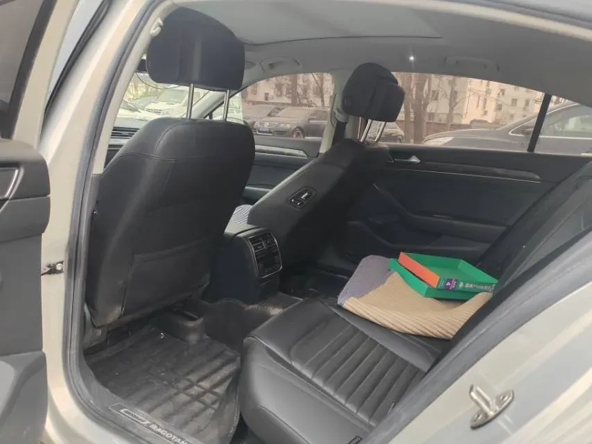 2018 Volkswagen Magotan 2.0T 220HP L4 7DCT,autocango,china used car exporter,china ev exporter,chinese used car exporter,chinese used ev exporter