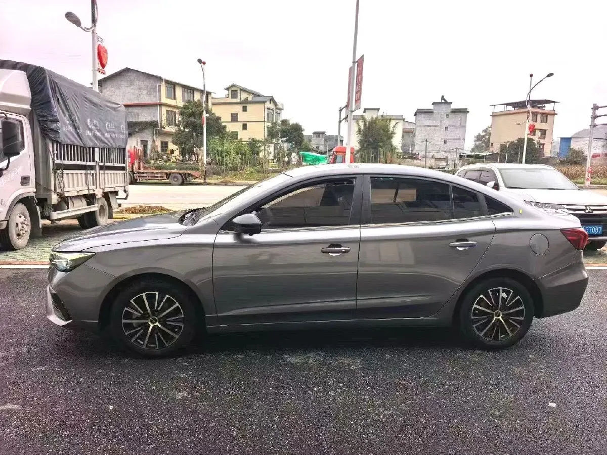 2021 Roewe i5 1.5L 120HP L4 CVT,autocango,china used car exporter,china ev exporter,chinese used car exporter,chinese used ev exporter