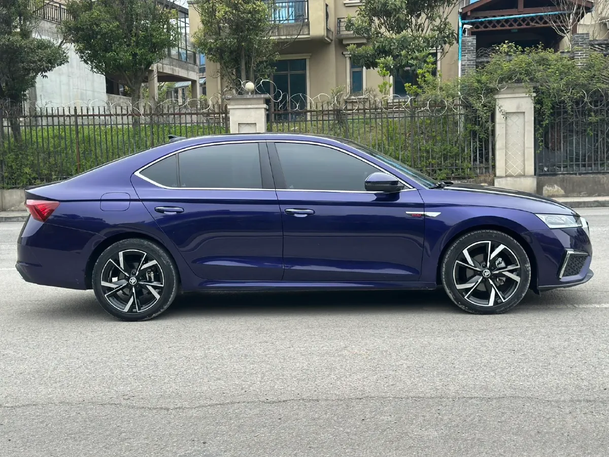 2021 Skoda Octavia 1.4T 150HP L4 7DCT,autocango,china used car exporter,china ev exporter,chinese used car exporter,chinese used ev exporter