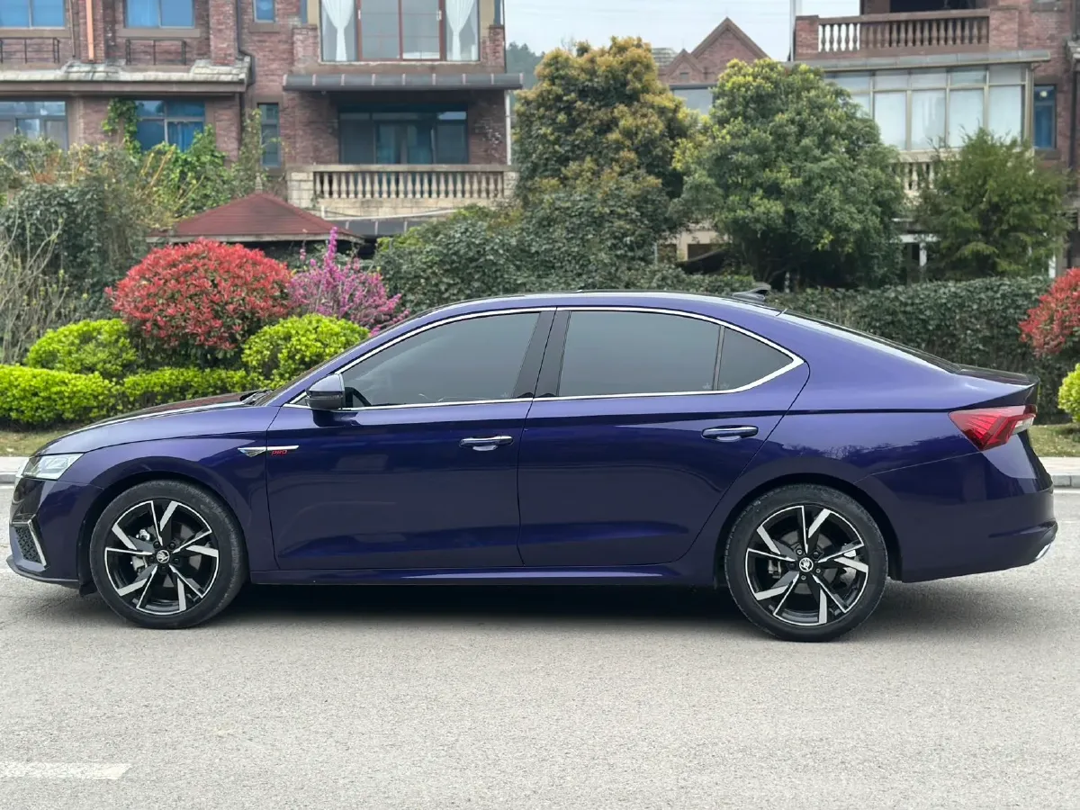 2021 Skoda Octavia 1.4T 150HP L4 7DCT,autocango,china used car exporter,china ev exporter,chinese used car exporter,chinese used ev exporter