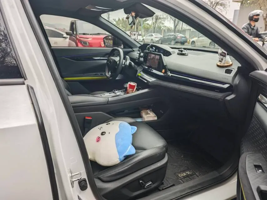 2022 ChangAn UNI-V 1.5T 188HP L4 7DCT,autocango,china used car exporter,china ev exporter,chinese used car exporter,chinese used ev exporter