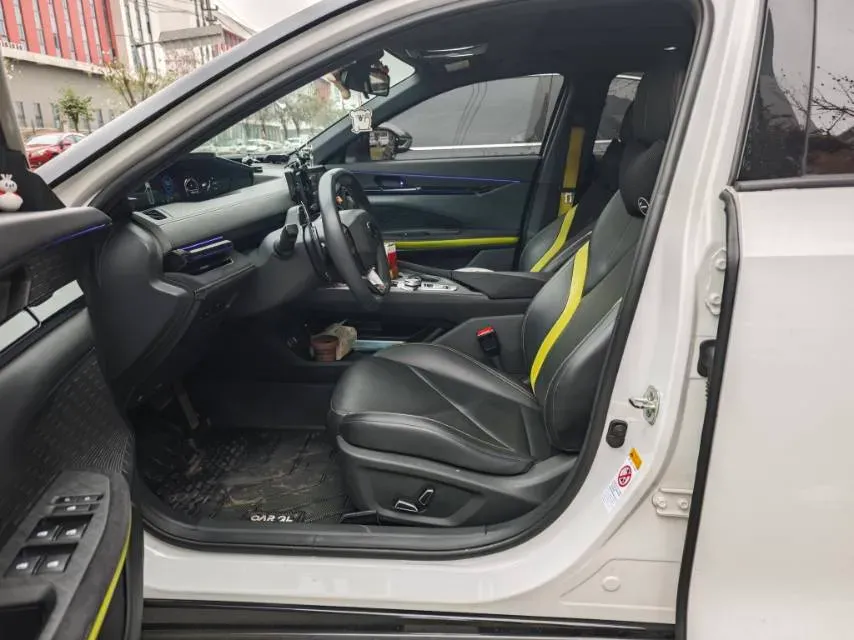 2022 ChangAn UNI-V 1.5T 188HP L4 7DCT,autocango,china used car exporter,china ev exporter,chinese used car exporter,chinese used ev exporter