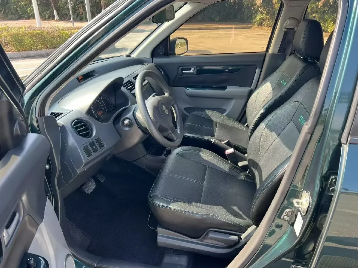 2015 Suzuki Swift 1.5L 103HP L4 4AT,autocango,china used car exporter,china ev exporter,chinese used car exporter,chinese used ev exporter