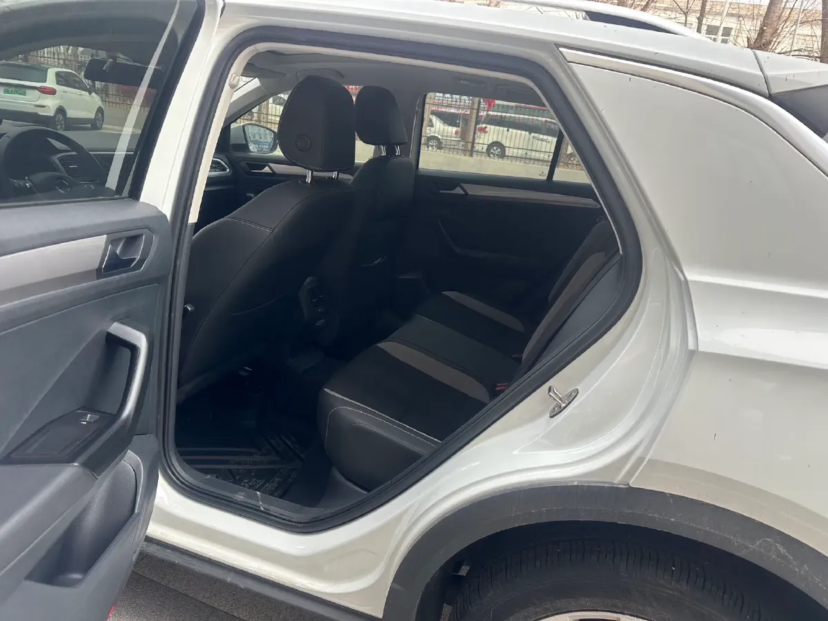 2022 Volkswagen T-Roc 1.4T 150HP L4 7DCT,autocango,china used car exporter,china ev exporter,chinese used car exporter,chinese used ev exporter