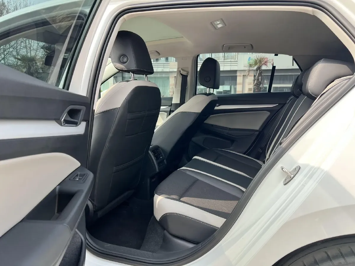 2023 Volkswagen Golf 1.4T 150HP L4 7DCT,autocango,china used car exporter,china ev exporter,chinese used car exporter,chinese used ev exporter