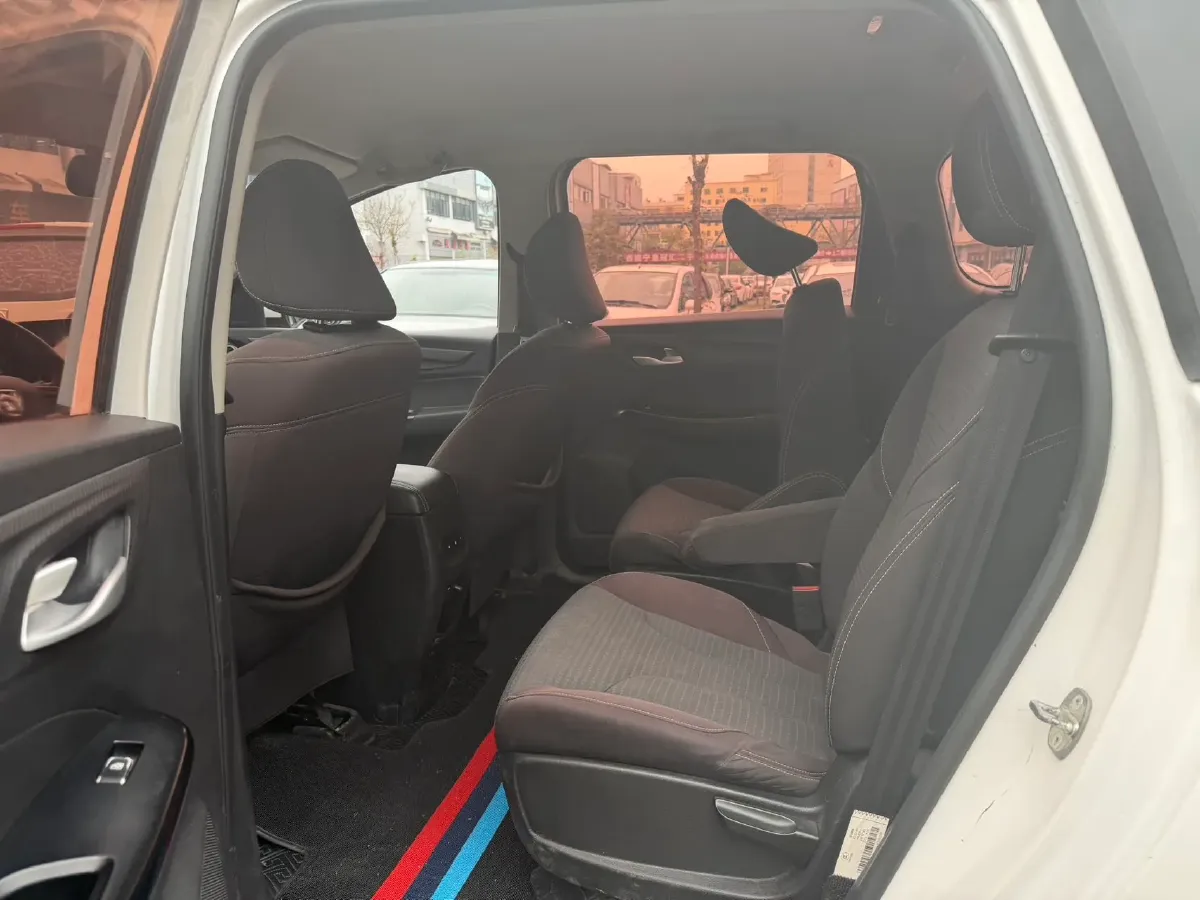 2019 BaoJun 730 1.5L 105HP L4 6MT,autocango,china used car exporter,china ev exporter,chinese used car exporter,chinese used ev exporter