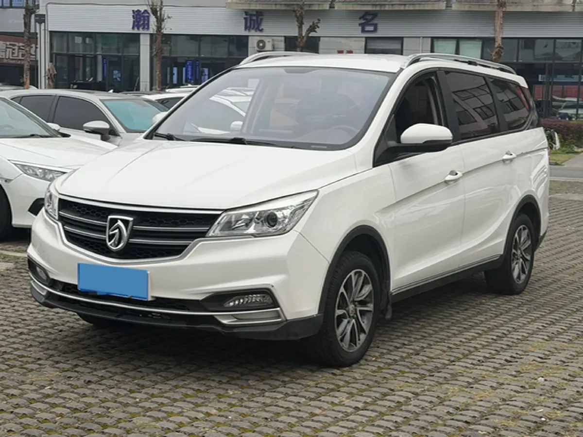 2019 BaoJun 730 1.5L 105HP L4 6MT,autocango,china used car exporter,china ev exporter,chinese used car exporter,chinese used ev exporter