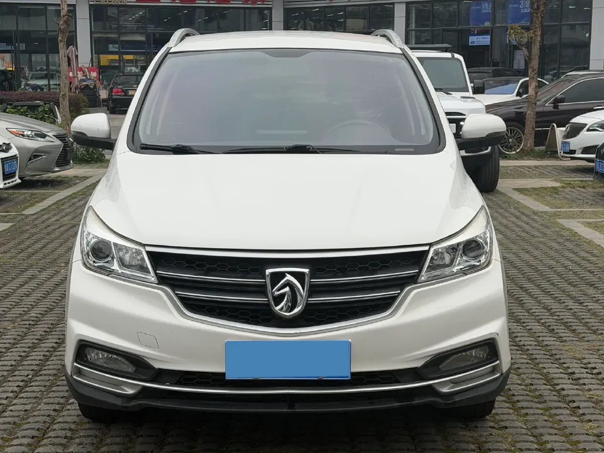 2019 BaoJun 730 1.5L 105HP L4 6MT,autocango,china used car exporter,china ev exporter,chinese used car exporter,chinese used ev exporter