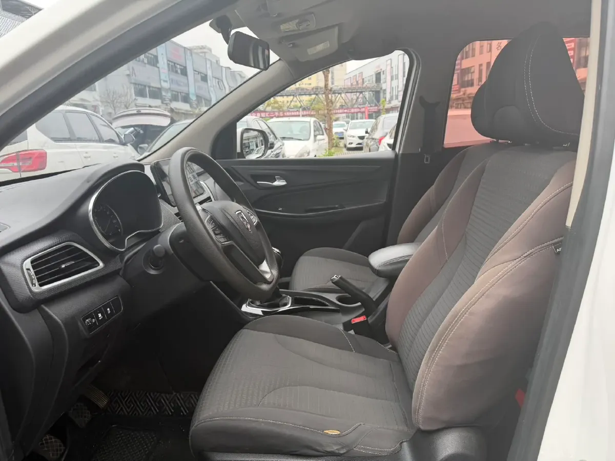 2019 BaoJun 730 1.5L 105HP L4 6MT,autocango,china used car exporter,china ev exporter,chinese used car exporter,chinese used ev exporter