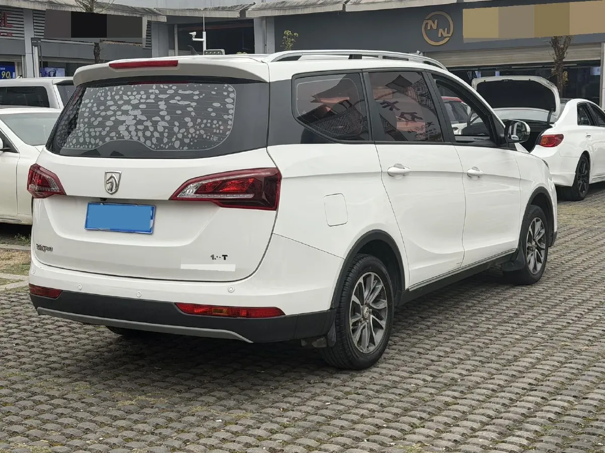 2019 BaoJun 730 1.5L 105HP L4 6MT,autocango,china used car exporter,china ev exporter,chinese used car exporter,chinese used ev exporter