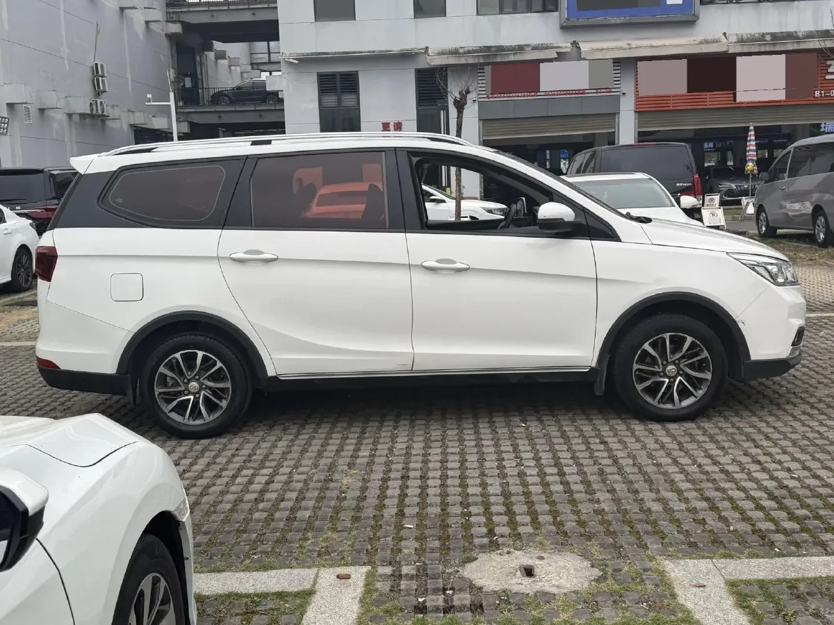 2019 BaoJun 730 1.5L 105HP L4 6MT,autocango,china used car exporter,china ev exporter,chinese used car exporter,chinese used ev exporter