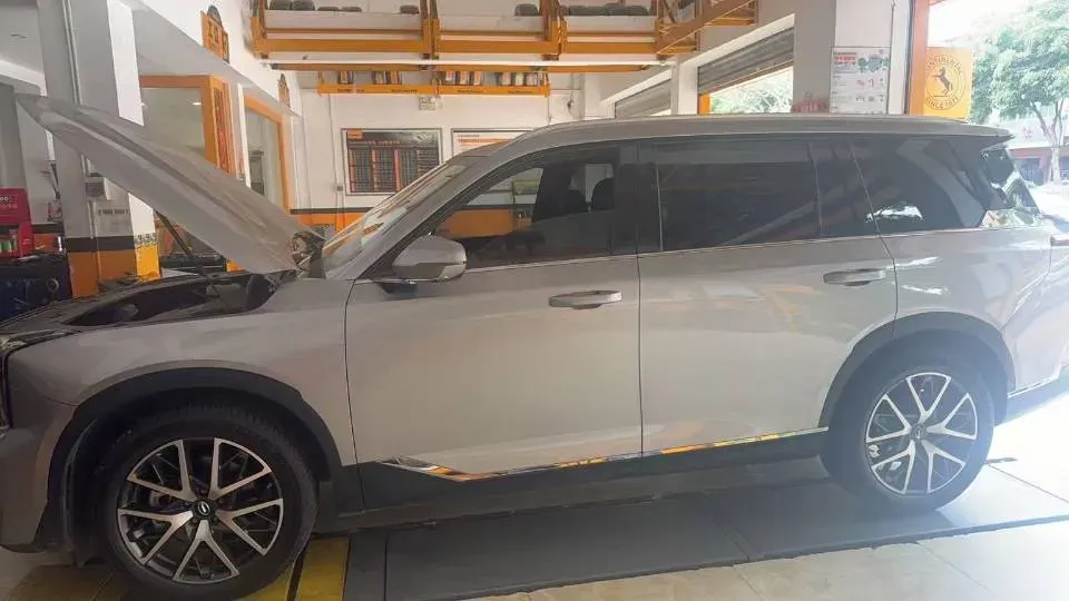 2022 GAC Trumpchi GS8 2.0T 252HP L4 8AT,autocango,china used car exporter,china ev exporter,chinese used car exporter,chinese used ev exporter