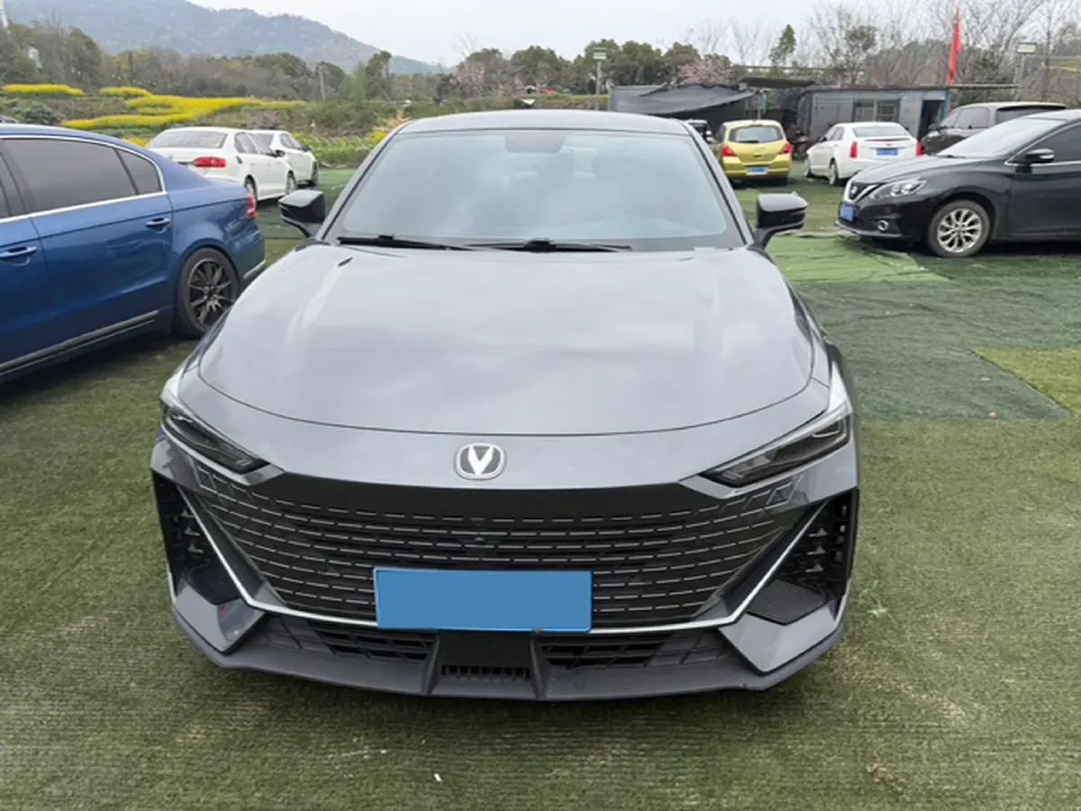 2023 ChangAn UNI-V 1.5T 188HP L4 7DCT,autocango,china used car exporter,china ev exporter,chinese used car exporter,chinese used ev exporter