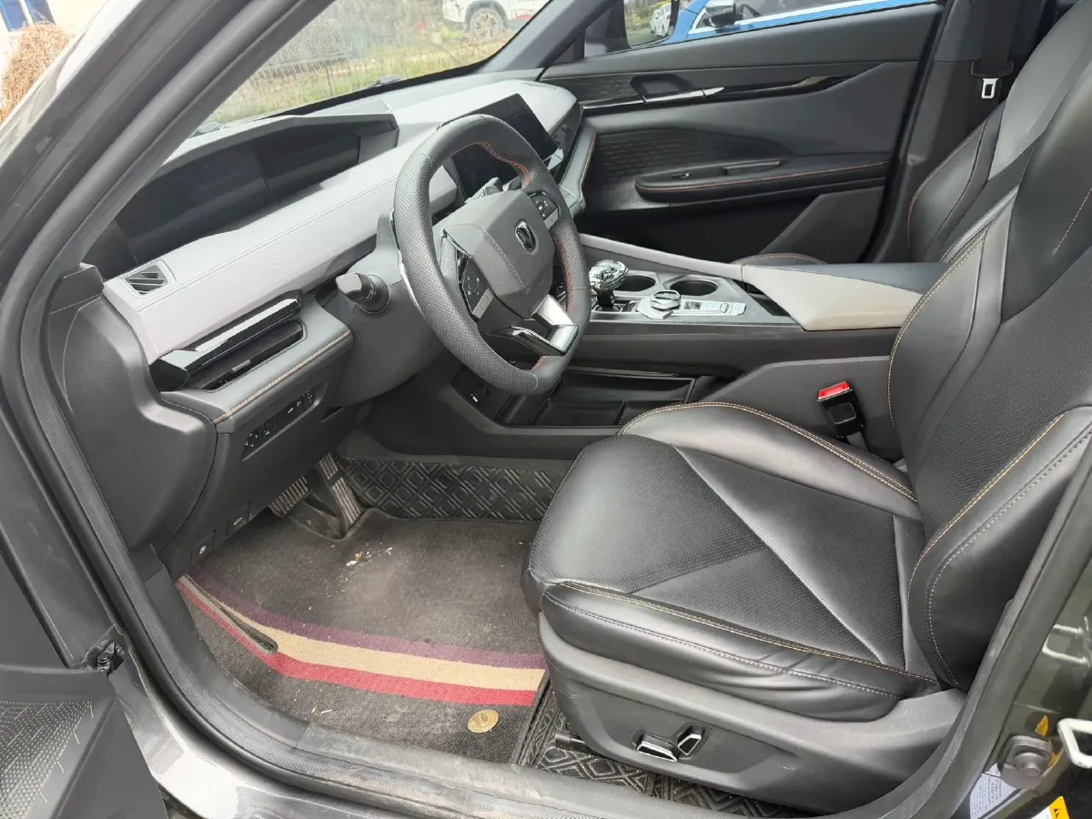 2023 ChangAn UNI-V 1.5T 188HP L4 7DCT,autocango,china used car exporter,china ev exporter,chinese used car exporter,chinese used ev exporter