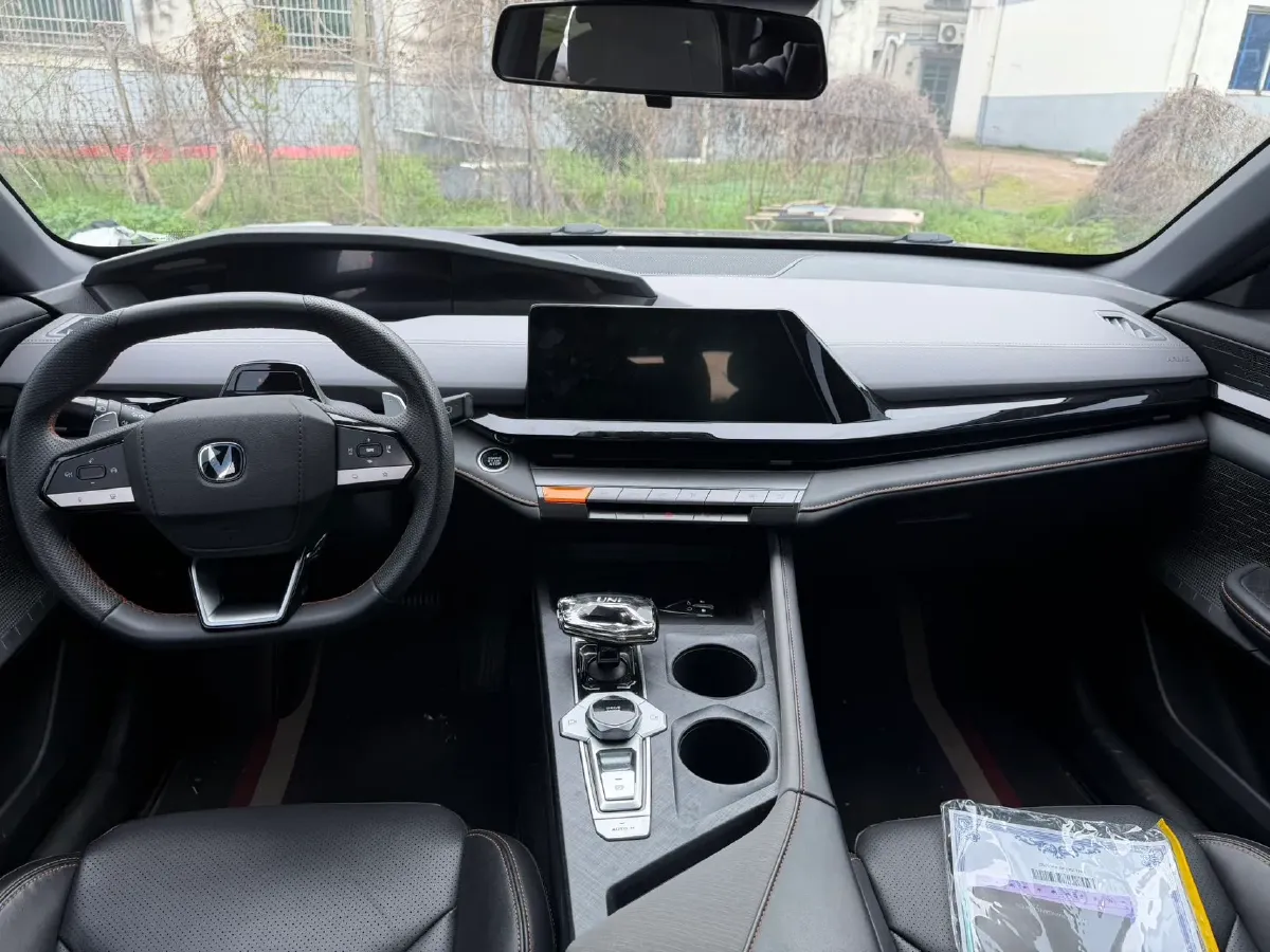 2023 ChangAn UNI-V 1.5T 188HP L4 7DCT,autocango,china used car exporter,china ev exporter,chinese used car exporter,chinese used ev exporter