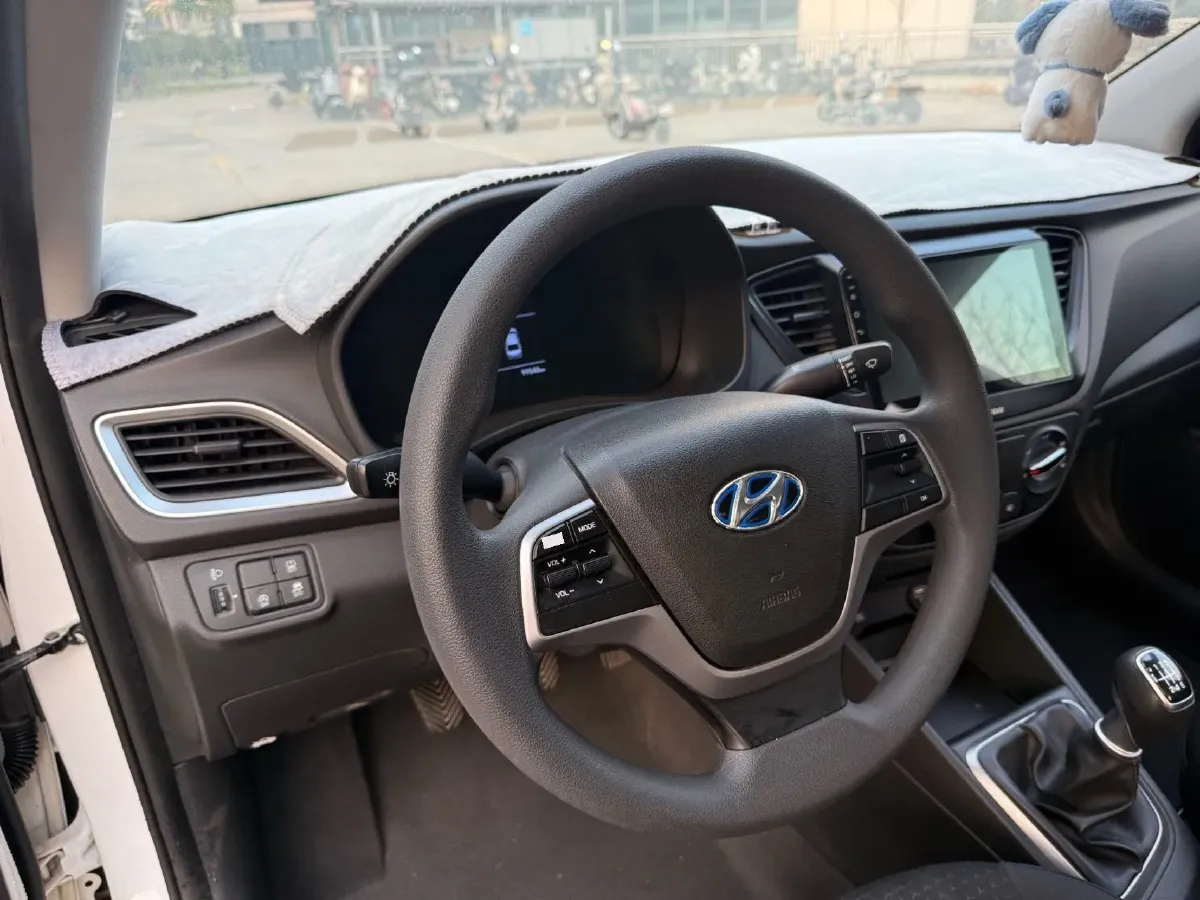 2020 Hyundai Verna 1.4L 100HP L4 6MT,autocango,china used car exporter,china ev exporter,chinese used car exporter,chinese used ev exporter