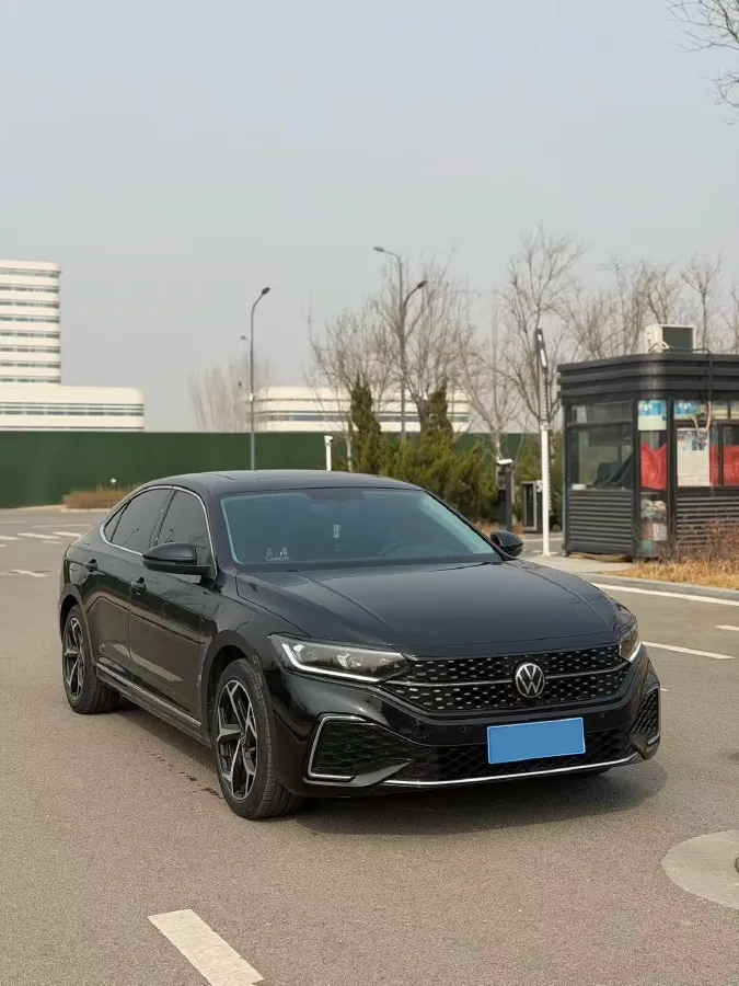 2025 Volkswagen Passat 2.0T 220HP L4 7DCT,autocango,china used car exporter,china ev exporter,chinese used car exporter,chinese used ev exporter