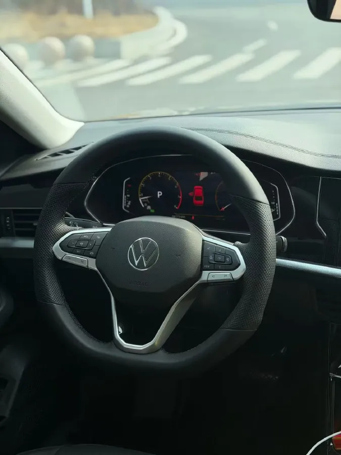 2025 Volkswagen Passat 2.0T 220HP L4 7DCT,autocango,china used car exporter,china ev exporter,chinese used car exporter,chinese used ev exporter