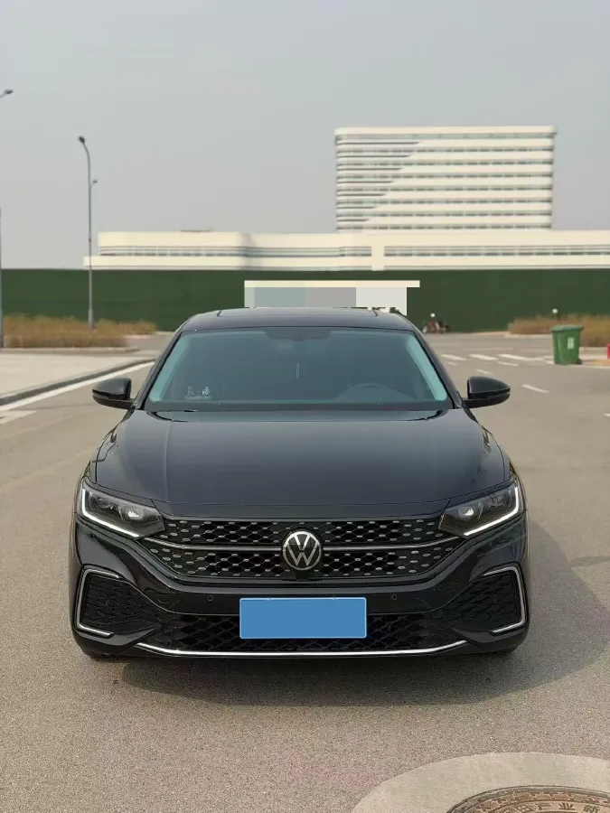 2025 Volkswagen Passat 2.0T 220HP L4 7DCT,autocango,china used car exporter,china ev exporter,chinese used car exporter,chinese used ev exporter