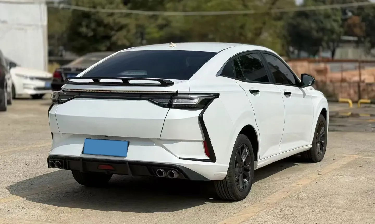 2023 DongFeng Aeolus YiXuan 1.5L 125HP L4 6DCT,autocango,china used car exporter,china ev exporter,chinese used car exporter,chinese used ev exporter