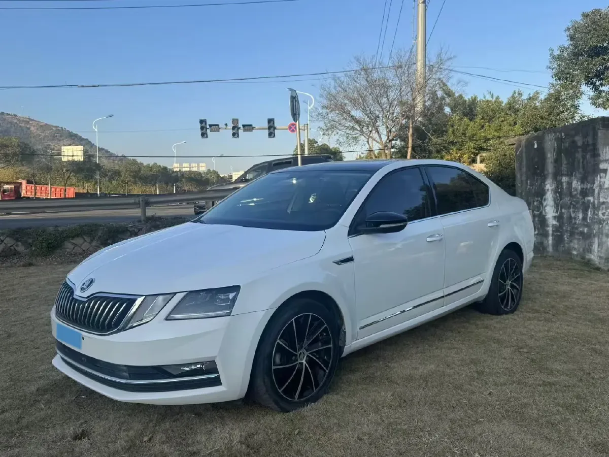 2018 Skoda Octavia 1.4T 150HP L4 7DCT,autocango,china used car exporter,china ev exporter,chinese used car exporter,chinese used ev exporter