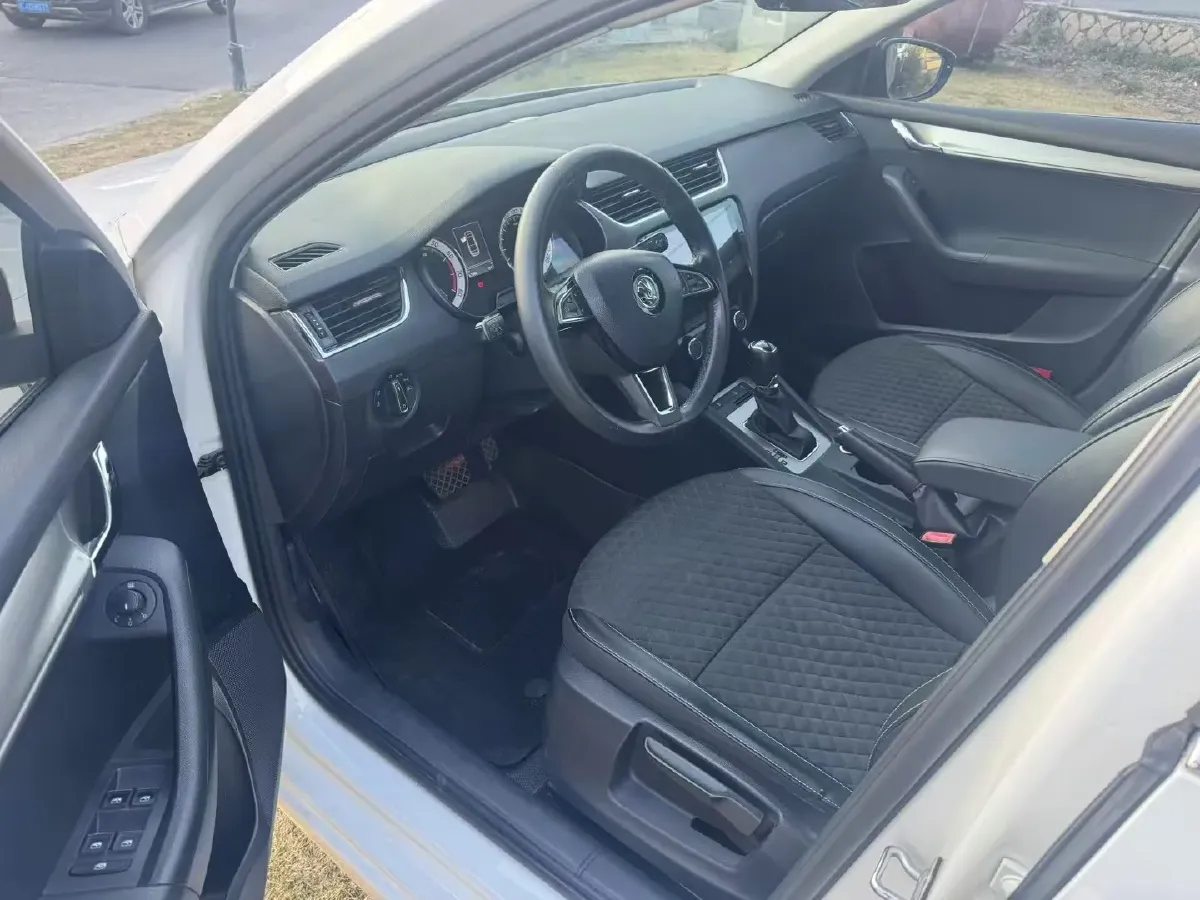 2018 Skoda Octavia 1.4T 150HP L4 7DCT,autocango,china used car exporter,china ev exporter,chinese used car exporter,chinese used ev exporter