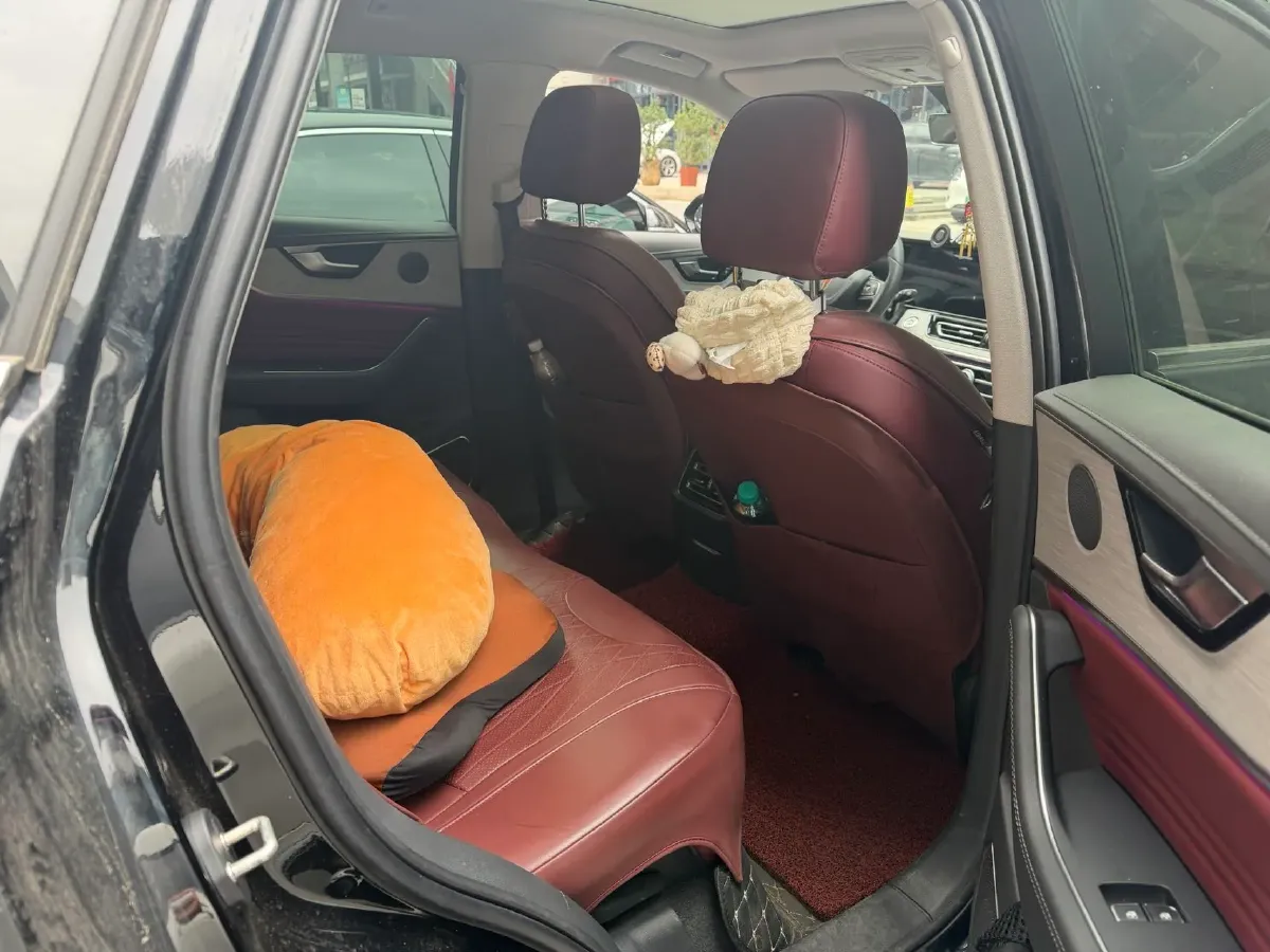 2025 HongQi HS5 2.0T 252HP L4 8AT,autocango,china used car exporter,china ev exporter,chinese used car exporter,chinese used ev exporter