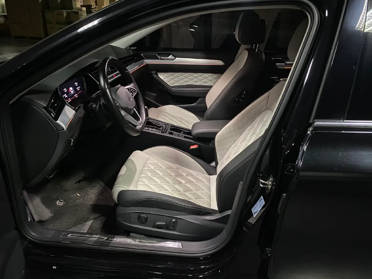 2025 Volkswagen Magotan 2.0T 186HP L4 7DCT,autocango,china used car exporter,china ev exporter,chinese used car exporter,chinese used ev exporter