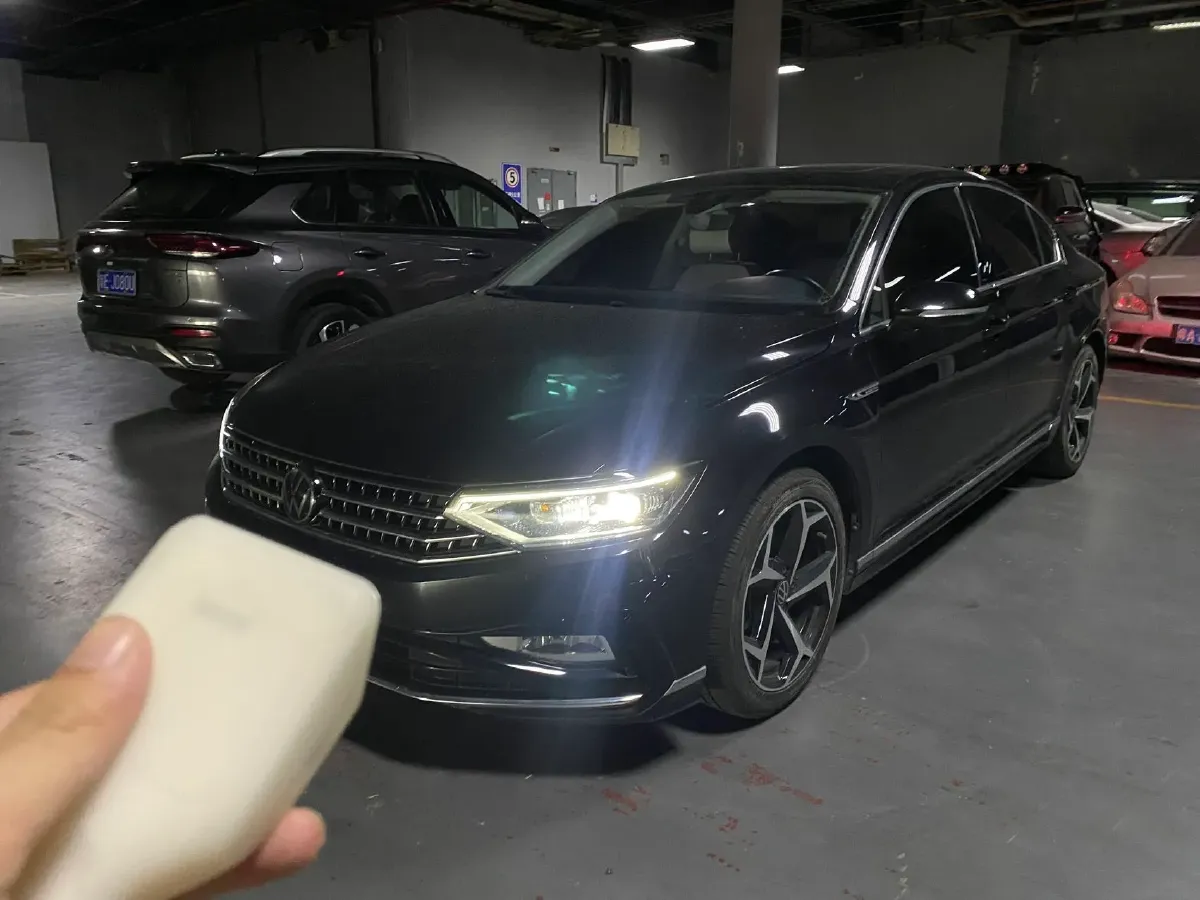 2025 Volkswagen Magotan 2.0T 186HP L4 7DCT,autocango,china used car exporter,china ev exporter,chinese used car exporter,chinese used ev exporter