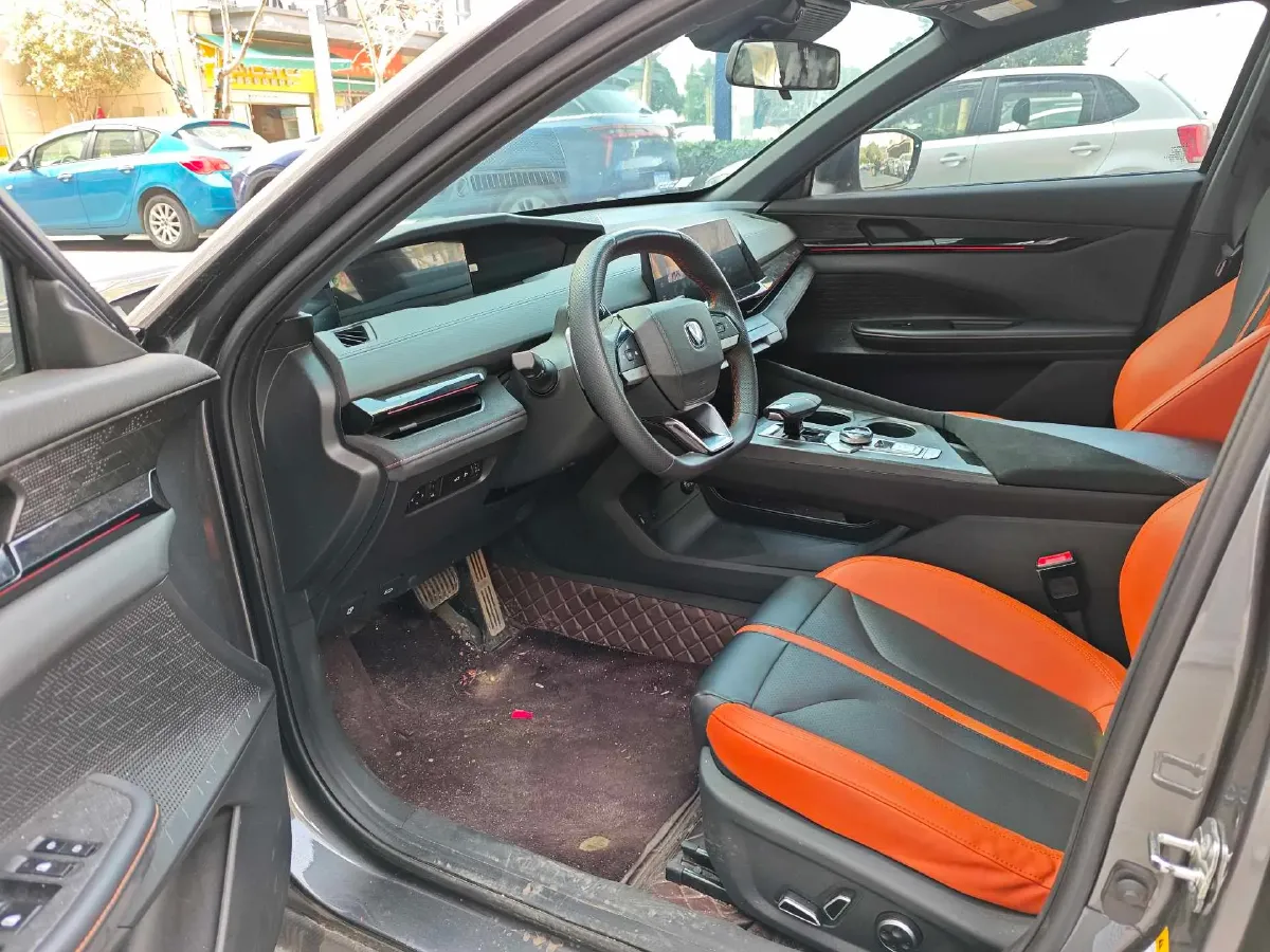 2023 ChangAn UNI-V 1.5T 188HP L4 7DCT,autocango,china used car exporter,china ev exporter,chinese used car exporter,chinese used ev exporter