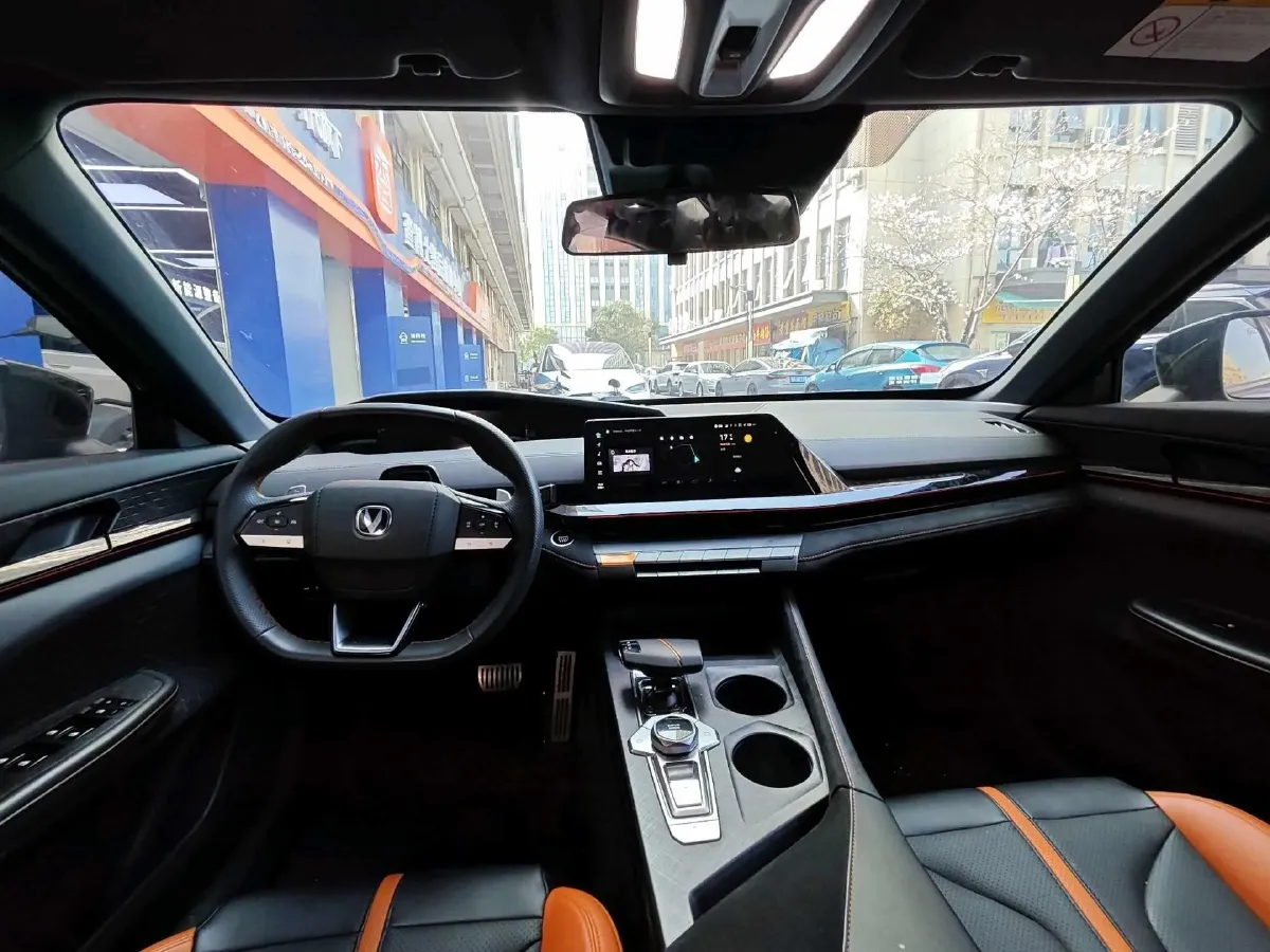 2023 ChangAn UNI-V 1.5T 188HP L4 7DCT,autocango,china used car exporter,china ev exporter,chinese used car exporter,chinese used ev exporter