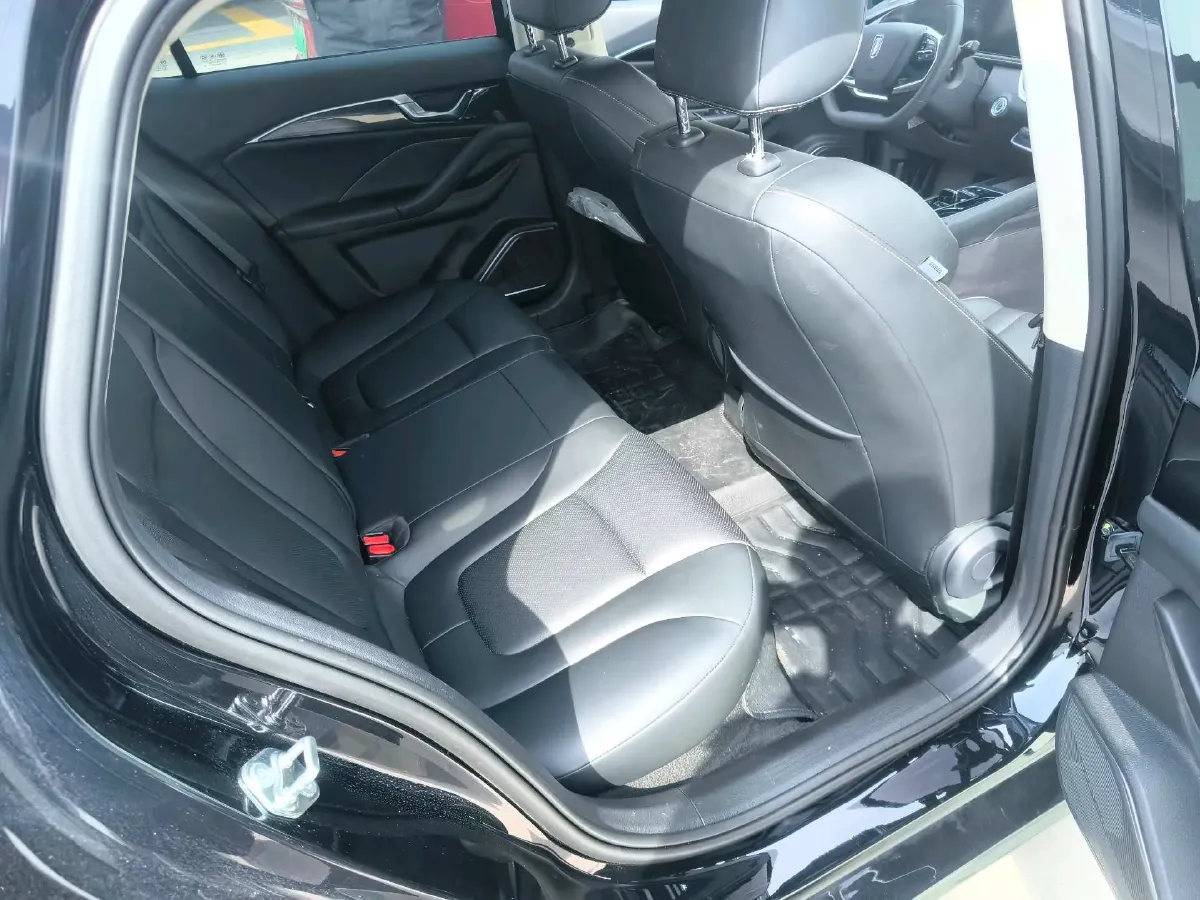 2025 Bestune B70 1.5T 169HP L4 7DCT,autocango,china used car exporter,china ev exporter,chinese used car exporter,chinese used ev exporter