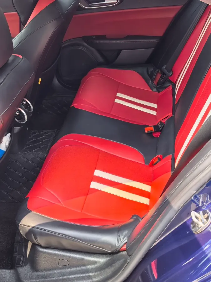 2019 Alfa Romeo Giulia 2.0T 280HP L4 8AT,autocango,china used car exporter,china ev exporter,chinese used car exporter,chinese used ev exporter