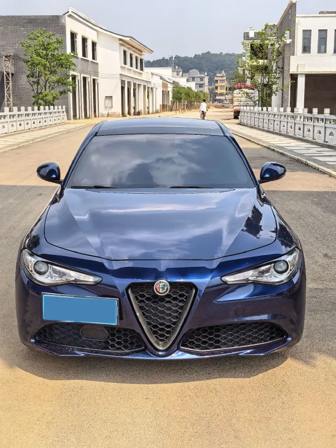 2019 Alfa Romeo Giulia 2.0T 280HP L4 8AT,autocango,china used car exporter,china ev exporter,chinese used car exporter,chinese used ev exporter