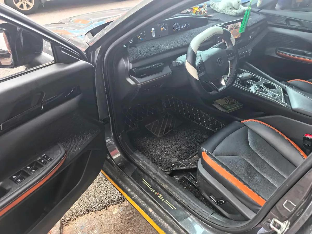 2023 ChangAn UNI-V 1.5T 188HP L4 7DCT,autocango,china used car exporter,china ev exporter,chinese used car exporter,chinese used ev exporter