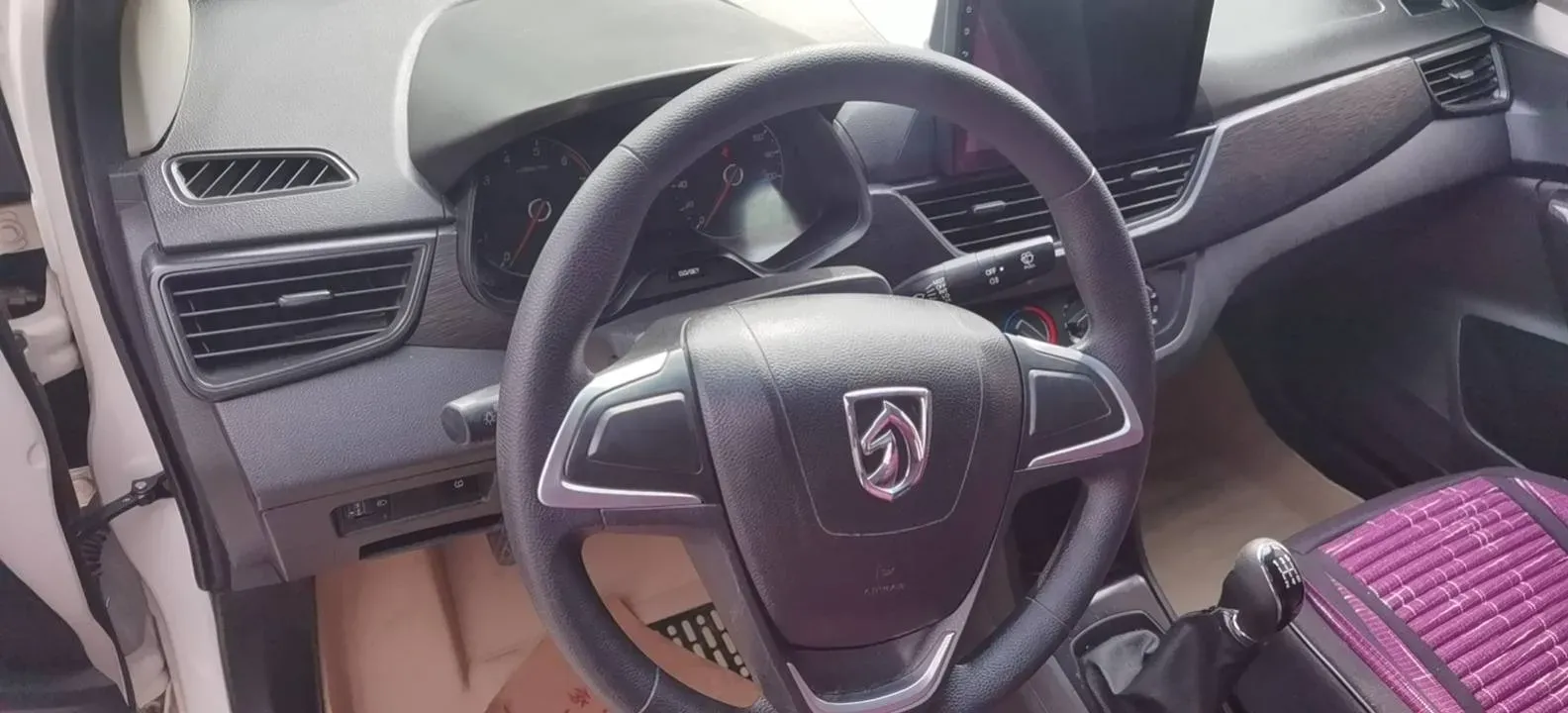 2020 BaoJun 310 1.2L 80HP L4 5MT,autocango,china used car exporter,china ev exporter,chinese used car exporter,chinese used ev exporter