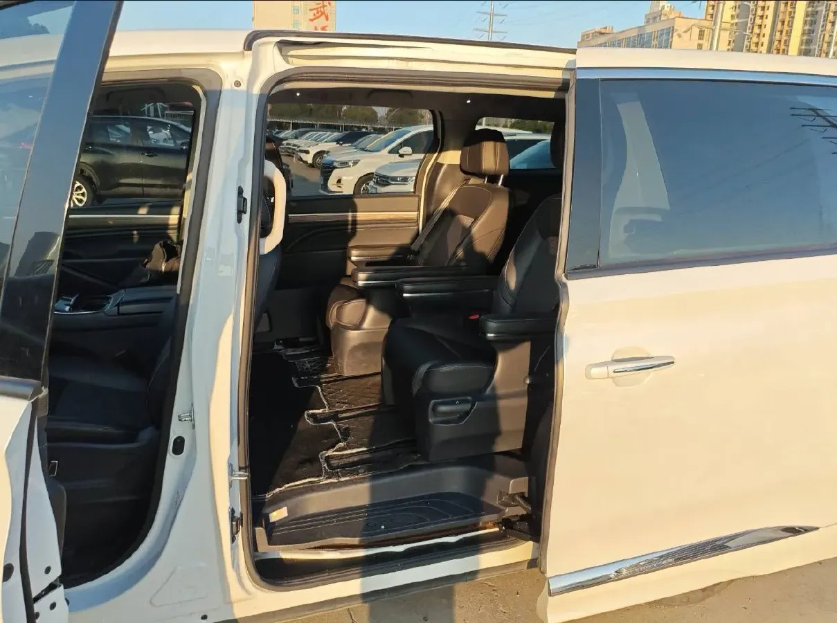 2021 GAC Trumpchi M8 2.0T 252HP L4 8AT,autocango,china used car exporter,china ev exporter,chinese used car exporter,chinese used ev exporter