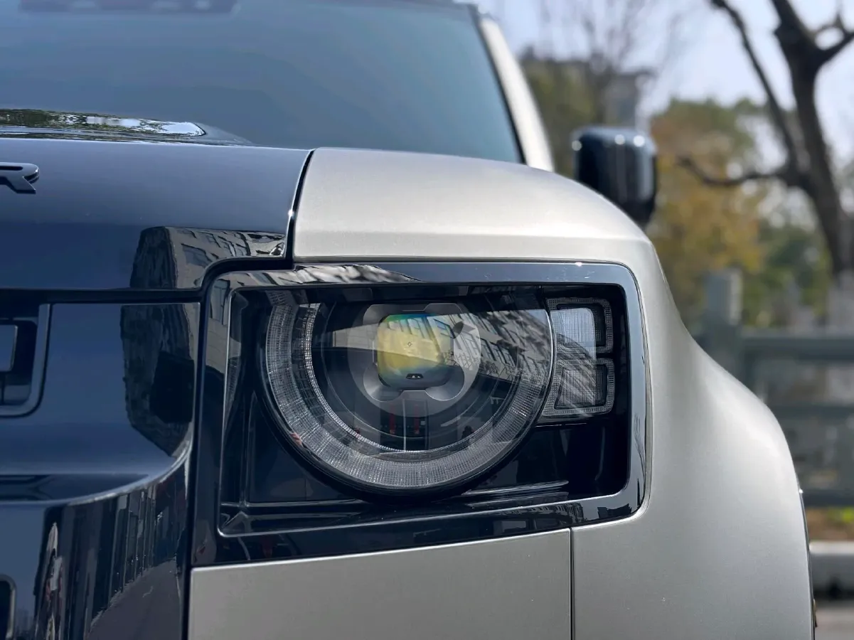 2025 Land Rover Defender 3.0T 400HP L6 8AT,autocango,china used car exporter,china ev exporter,chinese used car exporter,chinese used ev exporter