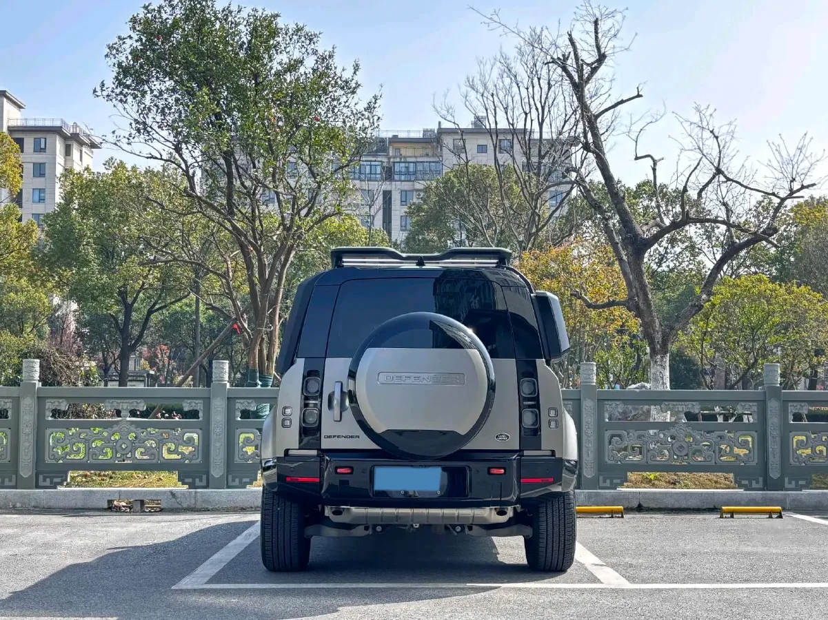 2025 Land Rover Defender 3.0T 400HP L6 8AT,autocango,china used car exporter,china ev exporter,chinese used car exporter,chinese used ev exporter