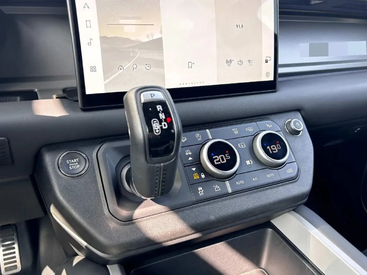 2025 Land Rover Defender 3.0T 400HP L6 8AT,autocango,china used car exporter,china ev exporter,chinese used car exporter,chinese used ev exporter