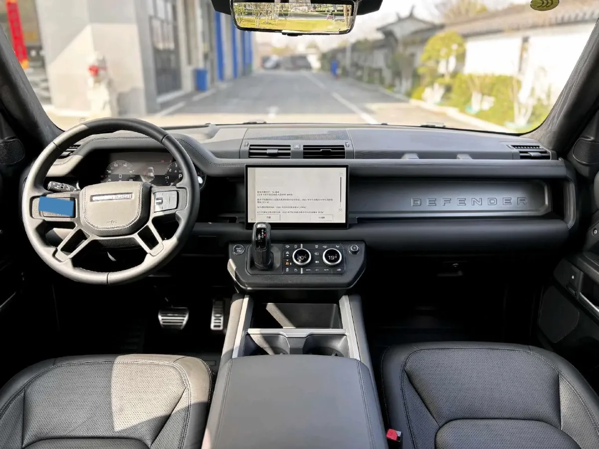 2025 Land Rover Defender 3.0T 400HP L6 8AT,autocango,china used car exporter,china ev exporter,chinese used car exporter,chinese used ev exporter