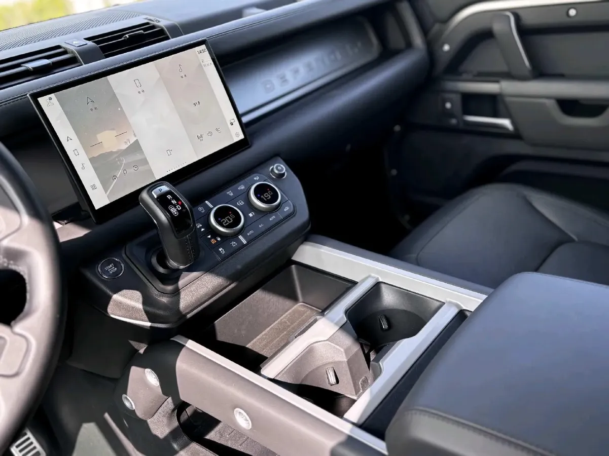 2025 Land Rover Defender 3.0T 400HP L6 8AT,autocango,china used car exporter,china ev exporter,chinese used car exporter,chinese used ev exporter