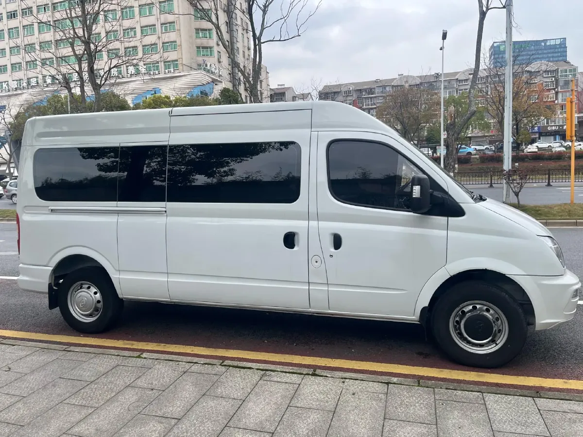 2019 MAXUS XinTu V80 2.0T 139HP L4 6MT,autocango,china used car exporter,china ev exporter,chinese used car exporter,chinese used ev exporter