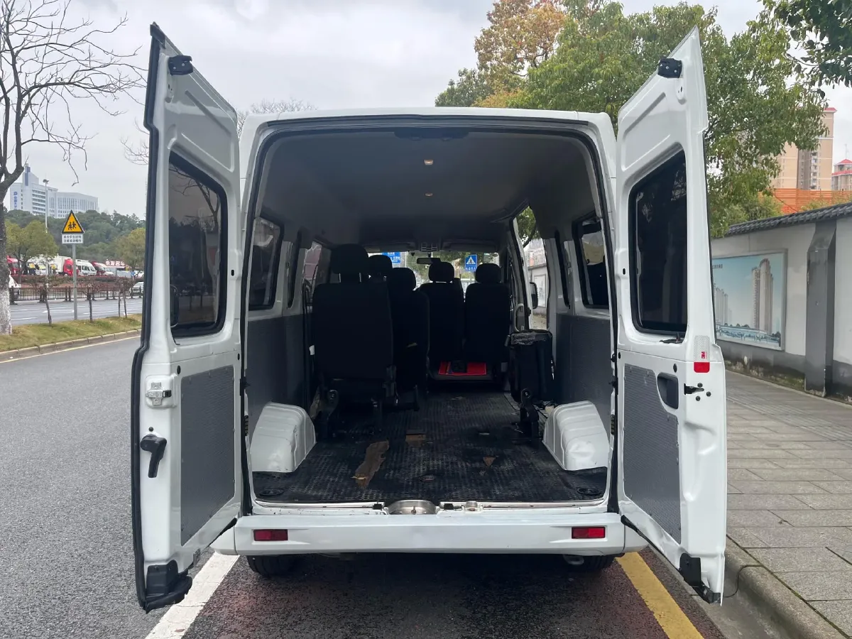 2019 MAXUS XinTu V80 2.0T 139HP L4 6MT,autocango,china used car exporter,china ev exporter,chinese used car exporter,chinese used ev exporter