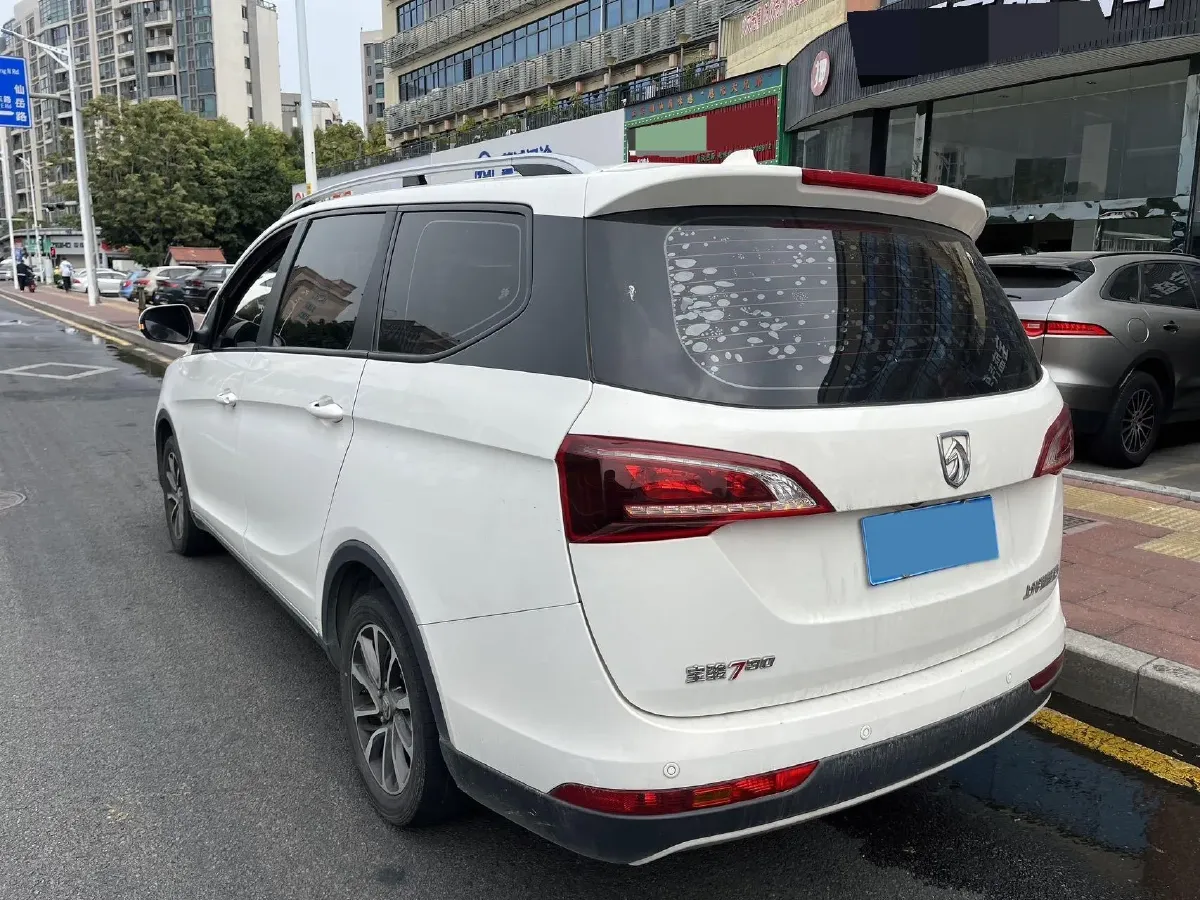 2021 BaoJun 730 1.5L 105HP L4 6MT,autocango,china used car exporter,china ev exporter,chinese used car exporter,chinese used ev exporter