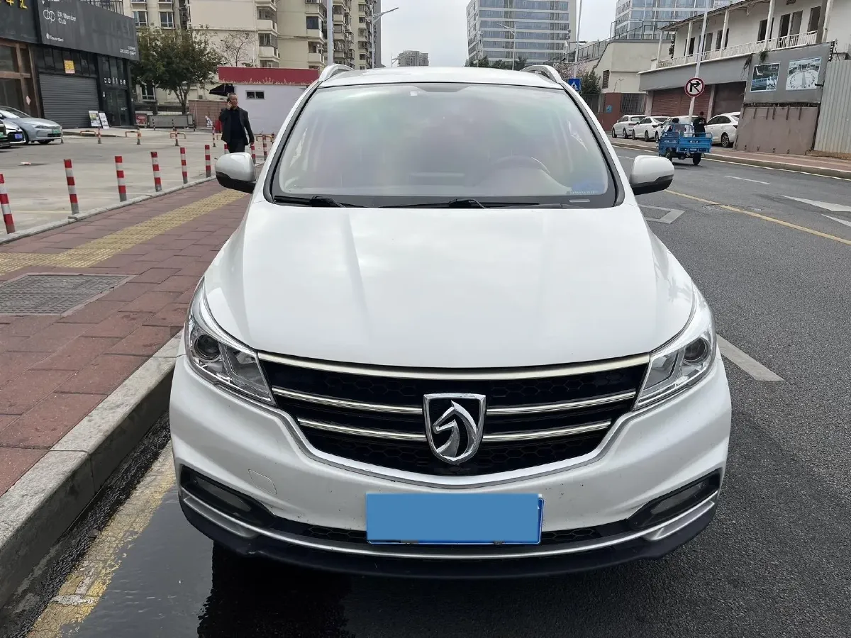 2021 BaoJun 730 1.5L 105HP L4 6MT,autocango,china used car exporter,china ev exporter,chinese used car exporter,chinese used ev exporter