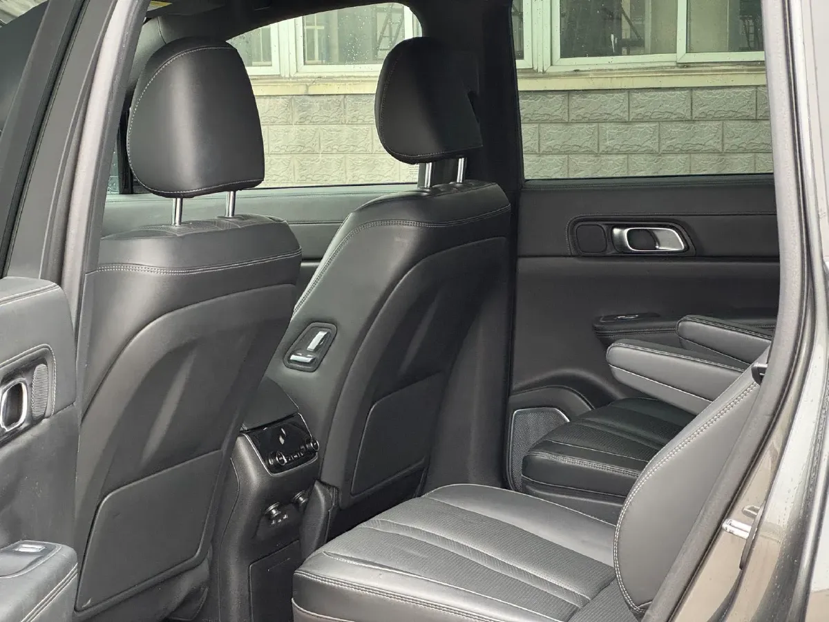 2020 Li ONE Range Extended 131HP REEV 40.5KWH,autocango,china used car exporter,china ev exporter,chinese used car exporter,chinese used ev exporter