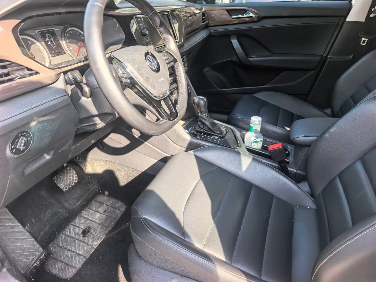 2019 MINI MINI 1.5T 102HP L3 7DCT,autocango,china used car exporter,china ev exporter,chinese used car exporter,chinese used ev exporter